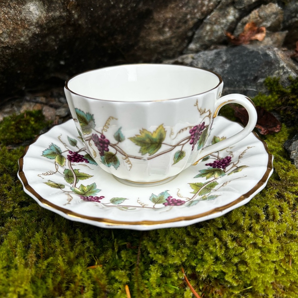 Royal Worcester Bacchanal Patterned teacups and Saucers Set of 3. EUC